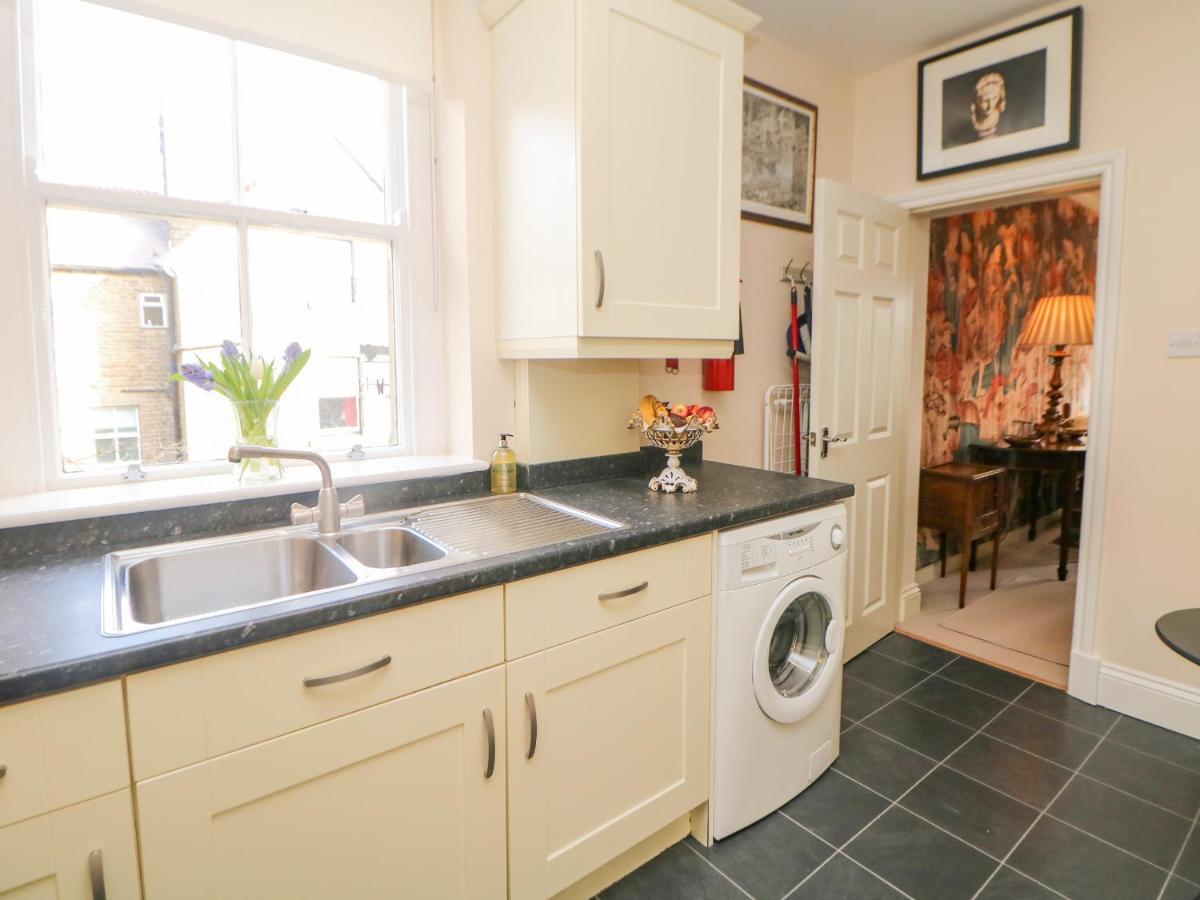 Flat 3 Haslemere Apartment Бъкстън Екстериор снимка