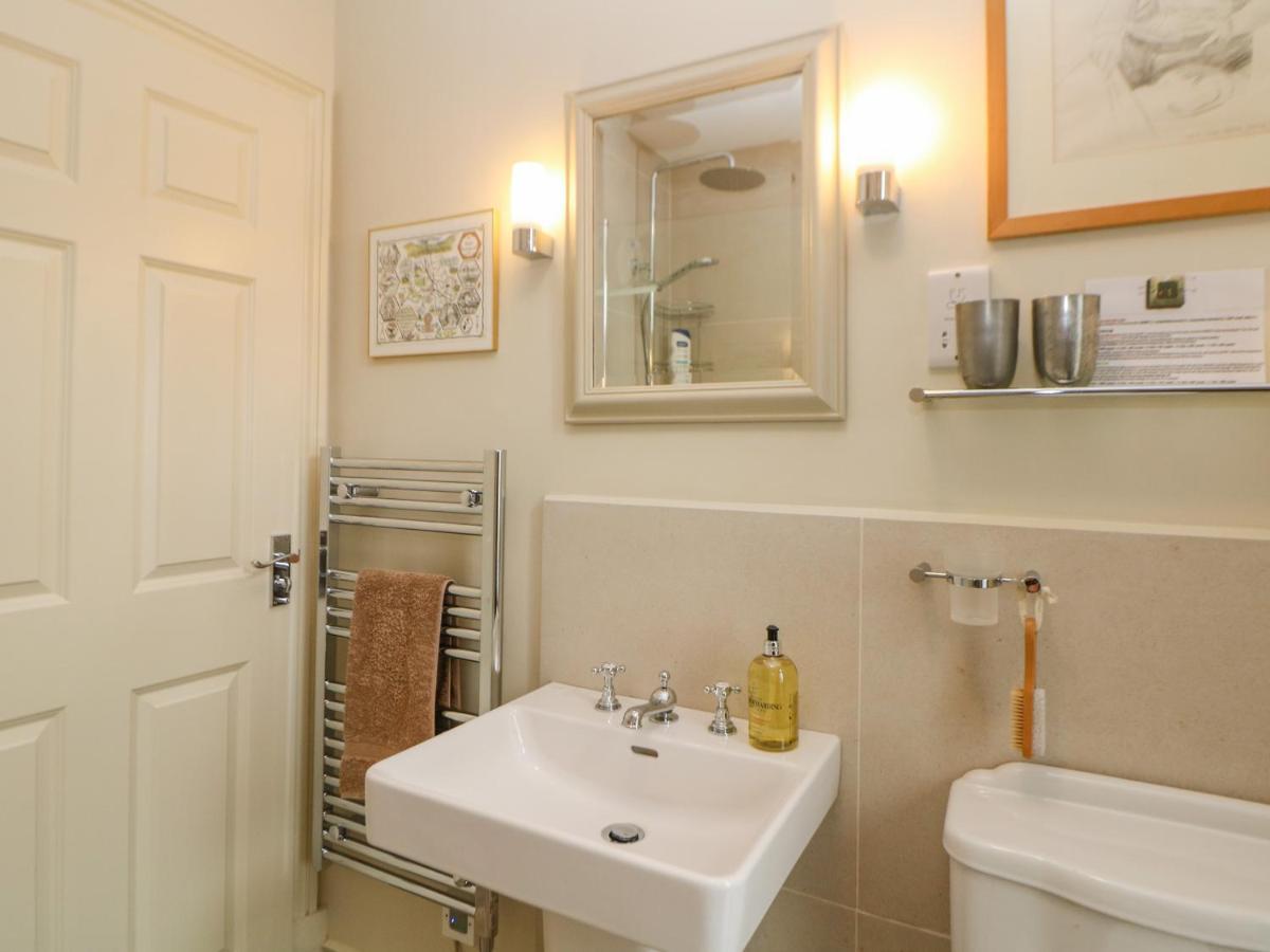 Flat 3 Haslemere Apartment Бъкстън Екстериор снимка