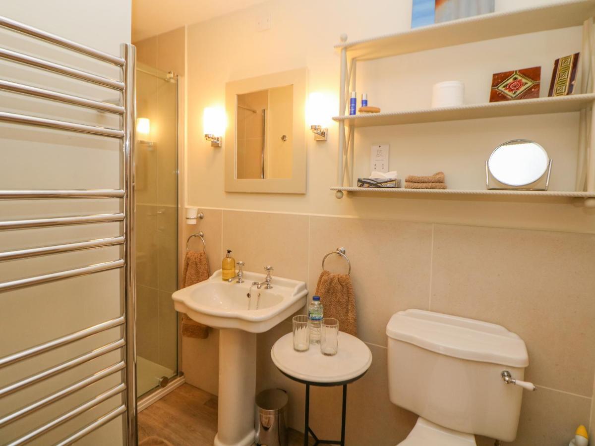 Flat 3 Haslemere Apartment Бъкстън Екстериор снимка