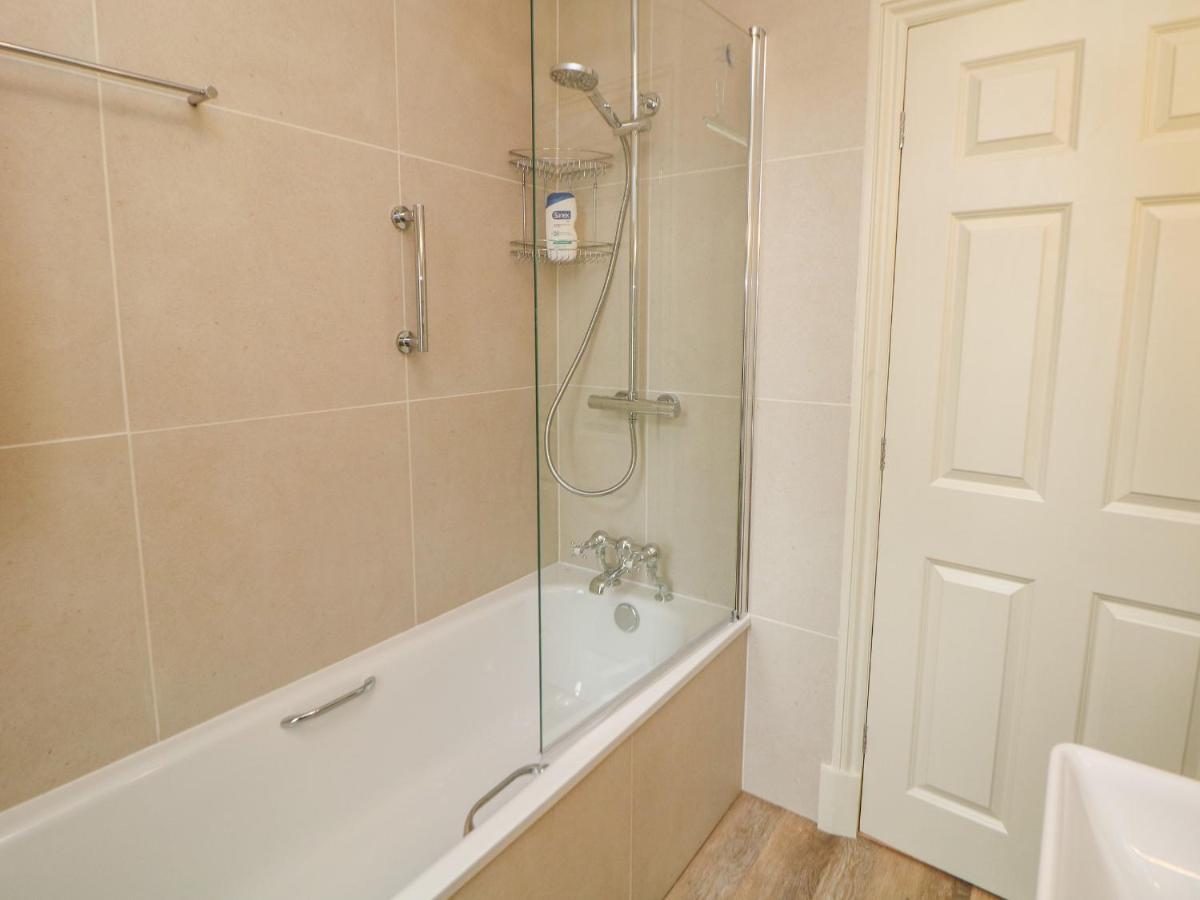 Flat 3 Haslemere Apartment Бъкстън Екстериор снимка